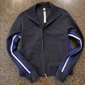 Lululemon Size 6 Sleek Essentials Jacket
